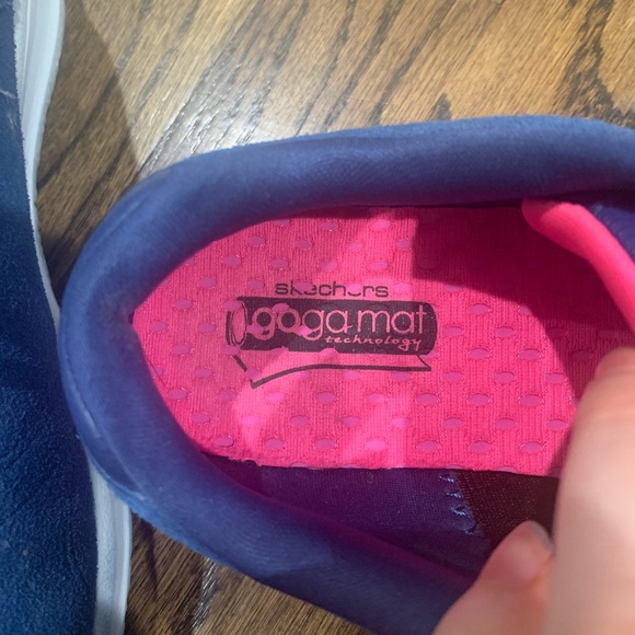 Like New Skechers Go Walk City Sneakers Womens Size 5.5 - Picture 6 of 8